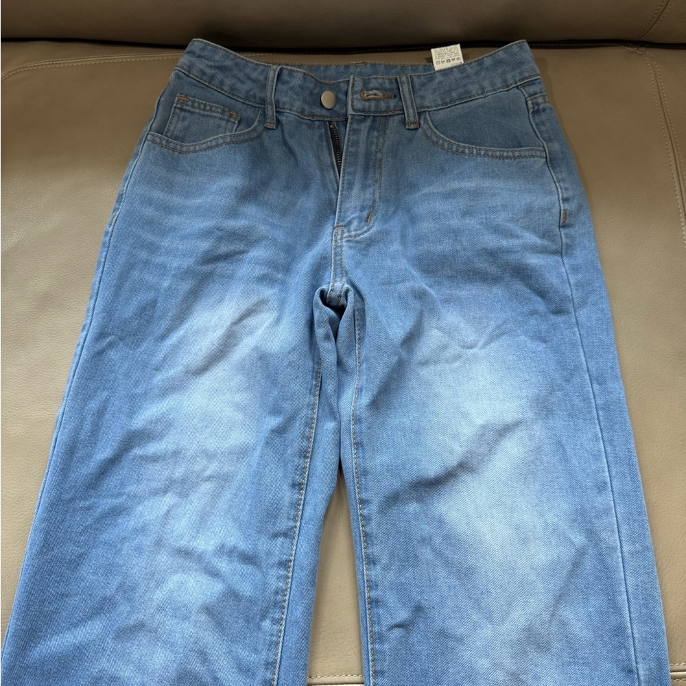 SHEIN Straight-Legged Medium Wash Jeans